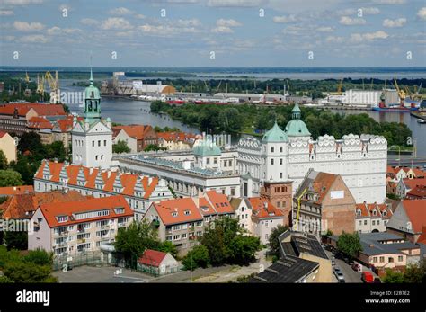 Poland, Western Pomerania, Szczecin, castle of the Dukes of Pomerania with the harbor in the ...