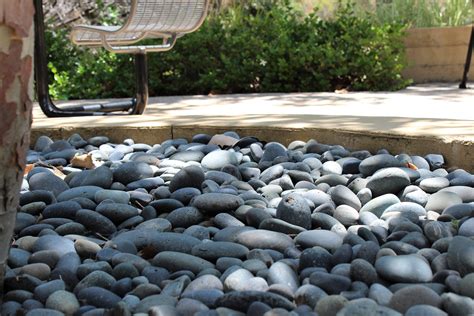 5 Gorgeous Beach Pebble Landscaping Ideas You Need to Use this Summer ...