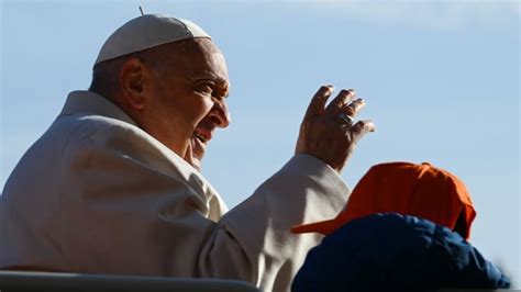 Pope Francis works, prays to begin first day of hospital stay, Vatican ...