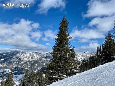 Skiing slope at Tannheimer Tal, Tyrol, Austria 이미지 (1214495015) - 게티이미지뱅크