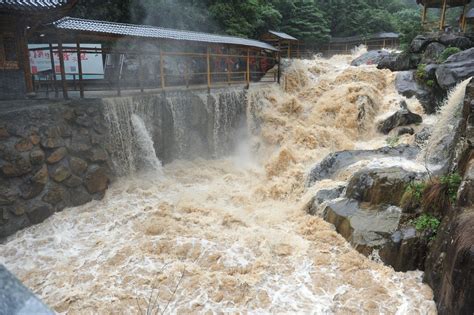 1m evacuated as powerful typhoon hits China