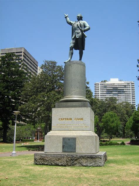 Sydney - City and Suburbs: Hyde Park, statue, Captain Cook