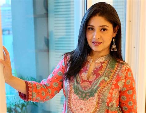 Sunidhi Chauhan Wiki, Age, Husband, Children, Family, Biography & More ...