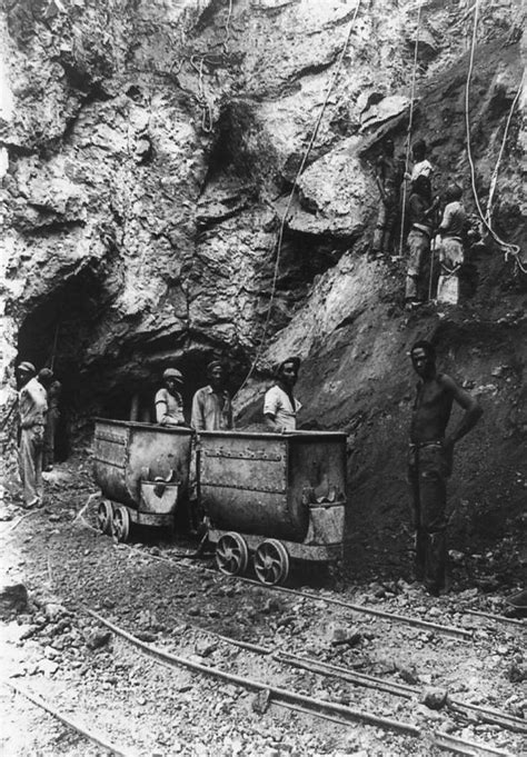 Diamond Mining, C1911 Photograph by Granger - Fine Art America