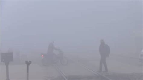 Season’s worst fog envelopes Delhi; trains, flights delayed | Latest ...