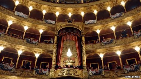 Rome's opera house saves musicians' jobs - BBC News