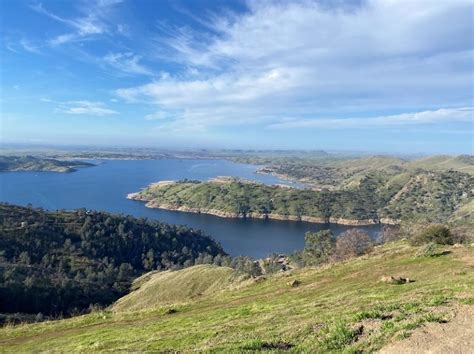 Hiking From Sky Harbor Along Millerton Lake | Sierra News Online