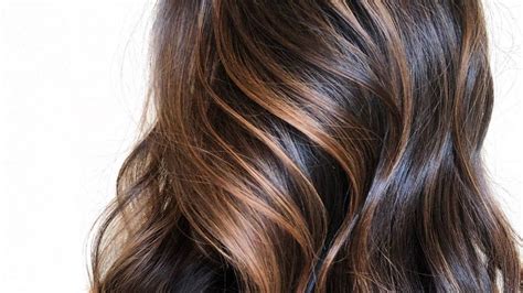 Caramel Mocha Balayage Is Fall's Prettiest Transitional Hair-Color Trend | Allure