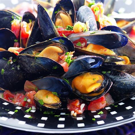 Steamed Mussels in Tomato Broth Recipe - EatingWell