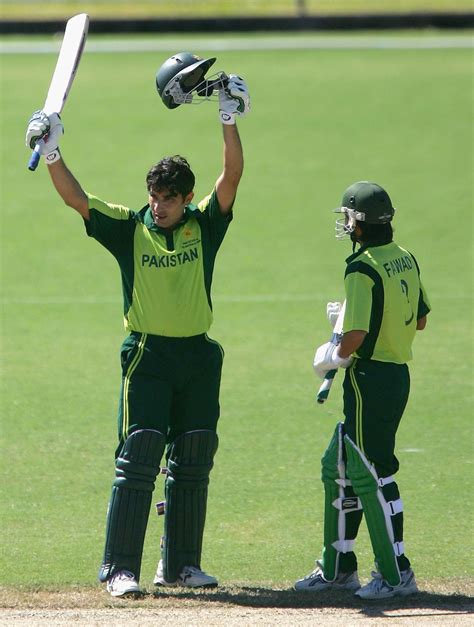 Misbah-ul-Haq celebrates his hundred | ESPNcricinfo.com