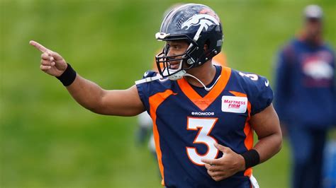 Denver Broncos, Russell Wilson return to practice field for OTAs