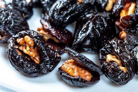 Dried prunes stuffed with walnuts - Creative Commons Bilder