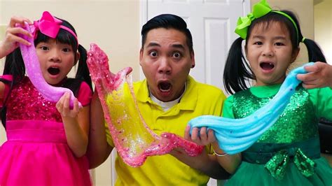 Jannie & Emma Pretend Play Making Satisfying Slime w/ Funny Colored ...