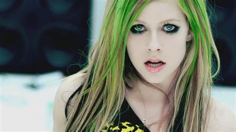 SMILE MV - Avril Lavigne Image (22206310) - Fanpop