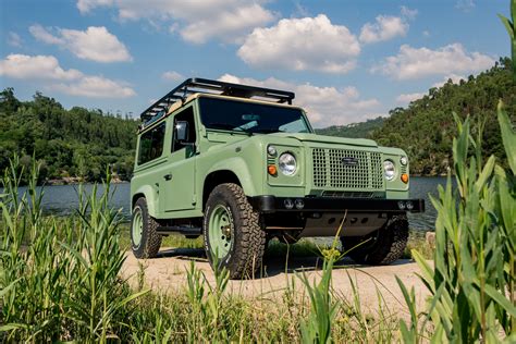 Defender 90 3.9L EFI V8 automatic Heritage Edition — Legacy Overland