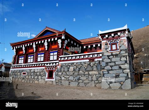 Traditional Tibetan House Stock Photos & Traditional Tibetan House Stock Images - Alamy