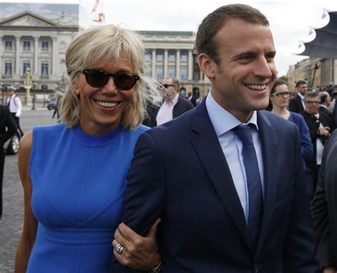 Brigitte Macron Hijos : Emmanuel Macron Apoyado Por Los Tres Hijos De ...