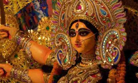 Durga Puja 2017 Date & Time: Calendar, bhog, Shashti puja, pandal ...