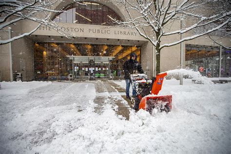 1st snowstorm closes schools and slows travel, dumps 10 inches and more around Boston | WBUR News