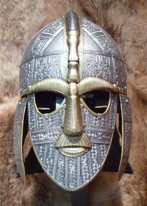 Sutton Hoo Helmet (625 A.D.) Helmet Drawing, Roman Gladiators, Helmet ...