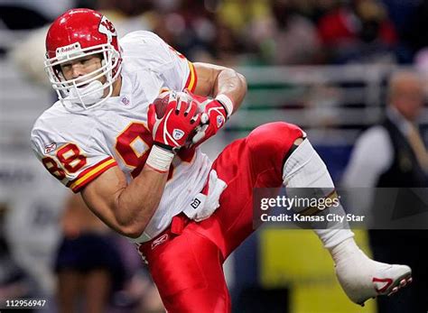 972 Tony Gonzalez Chiefs Stock Photos, High-Res Pictures, and Images ...