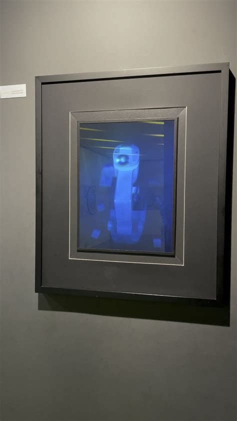 Incredible hologram you can zoom in, Museum of Illusions, Madrid : r ...