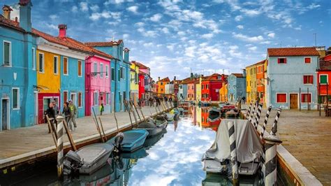 travel | Exploring the island city of Burano near Venice, one of Italy ...