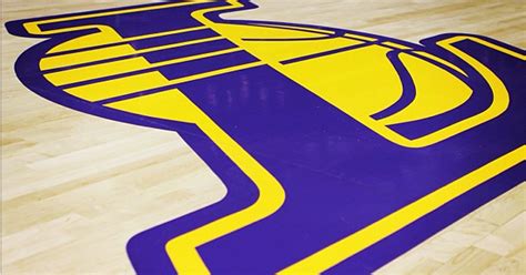 Lakers' Staples Center floor celebrates 16 championships