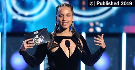 Alicia Keys Announces She Will Host the Grammy Awards - The New York Times