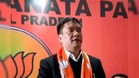 Pema Khandu Officially Welcomed Into 'BJP Parivar'