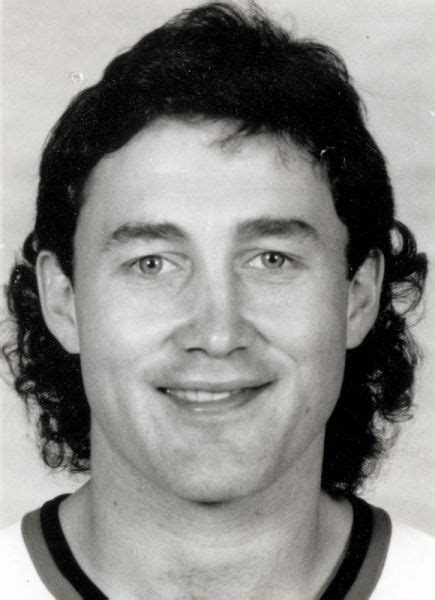 Player photos for the 1989-90 Chicago Blackhawks at hockeydb.com