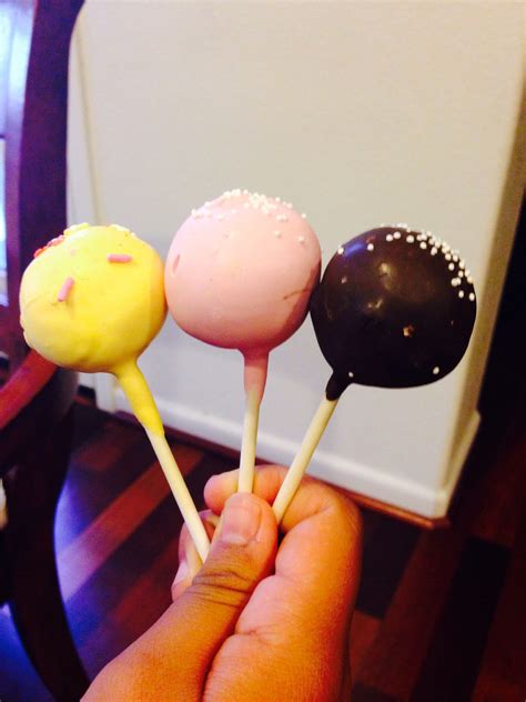 Starbucks cake pops | Starbucks cake pops, Starbucks cake, Starbucks muffins