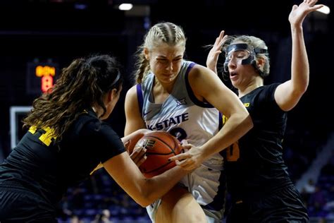 Kansas State women's basketball upsets No. 6 Iowa and Caitlin Clark