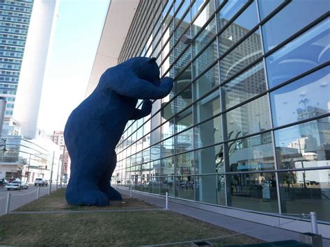 Denver’s Big Blue Bear Statue | Sculpture at Colorado Convention Center ...