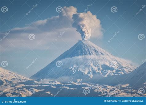 The Eruption Of The Klyuchevskaya Sopka Volcano In Kamchatka Editorial ...