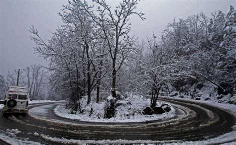 Photos: Unseasonal snowfall causes massive damage in J&K - Photos News , Firstpost