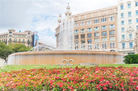 Fountain at Catalunya Square in Barcelona. Editorial Stock Image - Image of june, city: 123010074