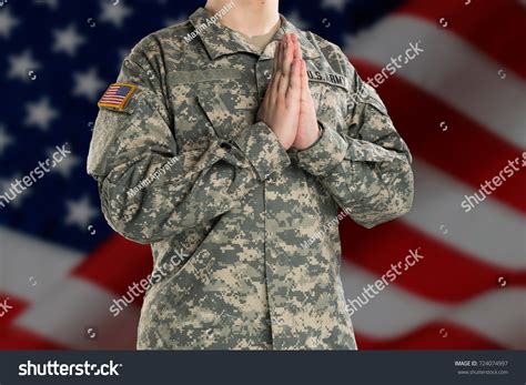 Male Us Army Soldier Uniform Praying Stock Photo (Edit Now) 724074997