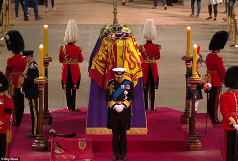 King Charles and siblings stand guard of Queen's coffin at vigil - Hot ...