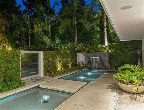 Jimmy Buffett's Beverly Hills Home | Beverly hills houses, Celebrity houses, Beverly hills