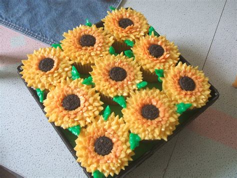 Cakes by Pauline: Sunflower Cupcakes