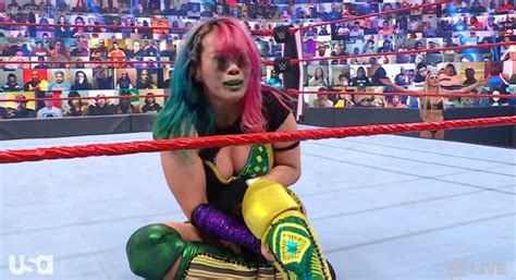 ¿Por qué está Asuka ausente de WWE Raw? | Superluchas