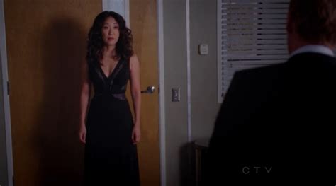 Cristina Yang Red Wedding Dress / Dr Burke Returns To Grey S Anatomy What Will Happen Ew Com ...