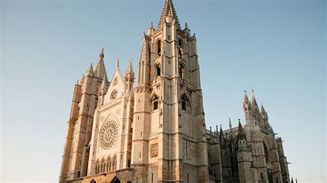 León Cathedral: a spectacle of light within its stained-glass windows