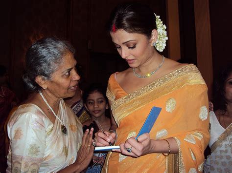 kudla bluez: Aishwarya Rai at Shrima's baby shower