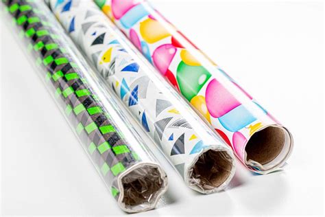 Three rolls of multi-colored gift wrapping paper (Flip 2019) - Creative Commons Bilder