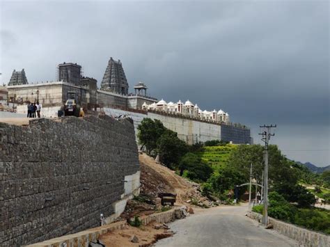 Yadagirigutta Temple (Yadadri) is now open for public (new temple ...