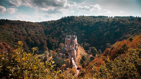 Eltz Castle has remained with the same family for 860 years - Fact Source