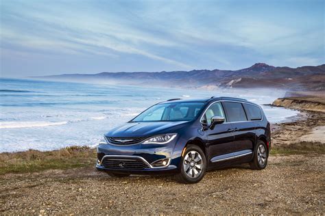 2018 Chrysler Pacifica Hybrid Limited - AUTOMOTIVE RHYTHMS