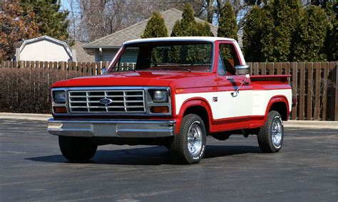 1985 F·150 Flareside 302-V8, auto, Deluxe Two·tone red+white in 2023 | Ford f150 pickup, Ford ...